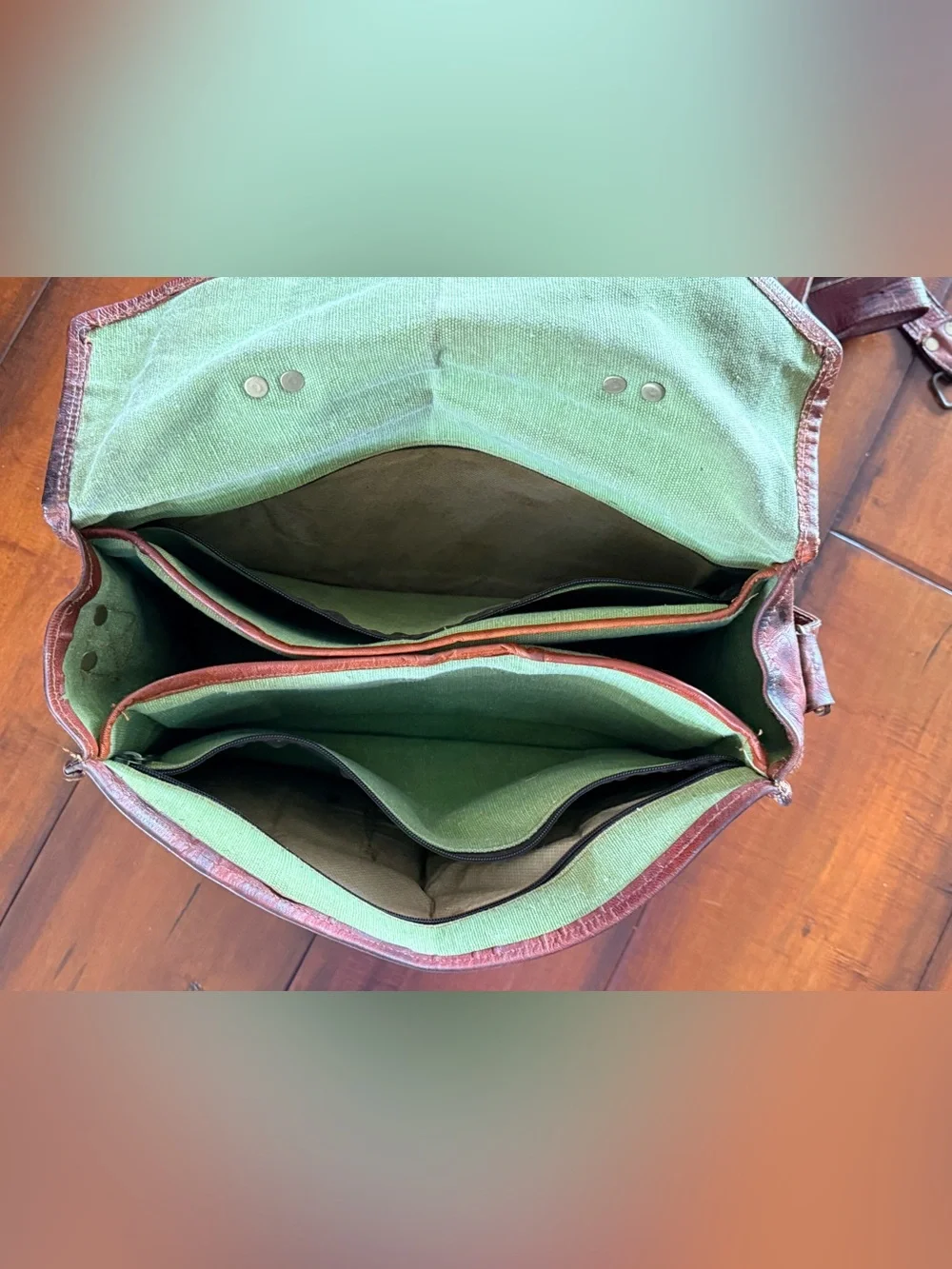 Very Vintage Leather Messenger Bag - Brown TLC